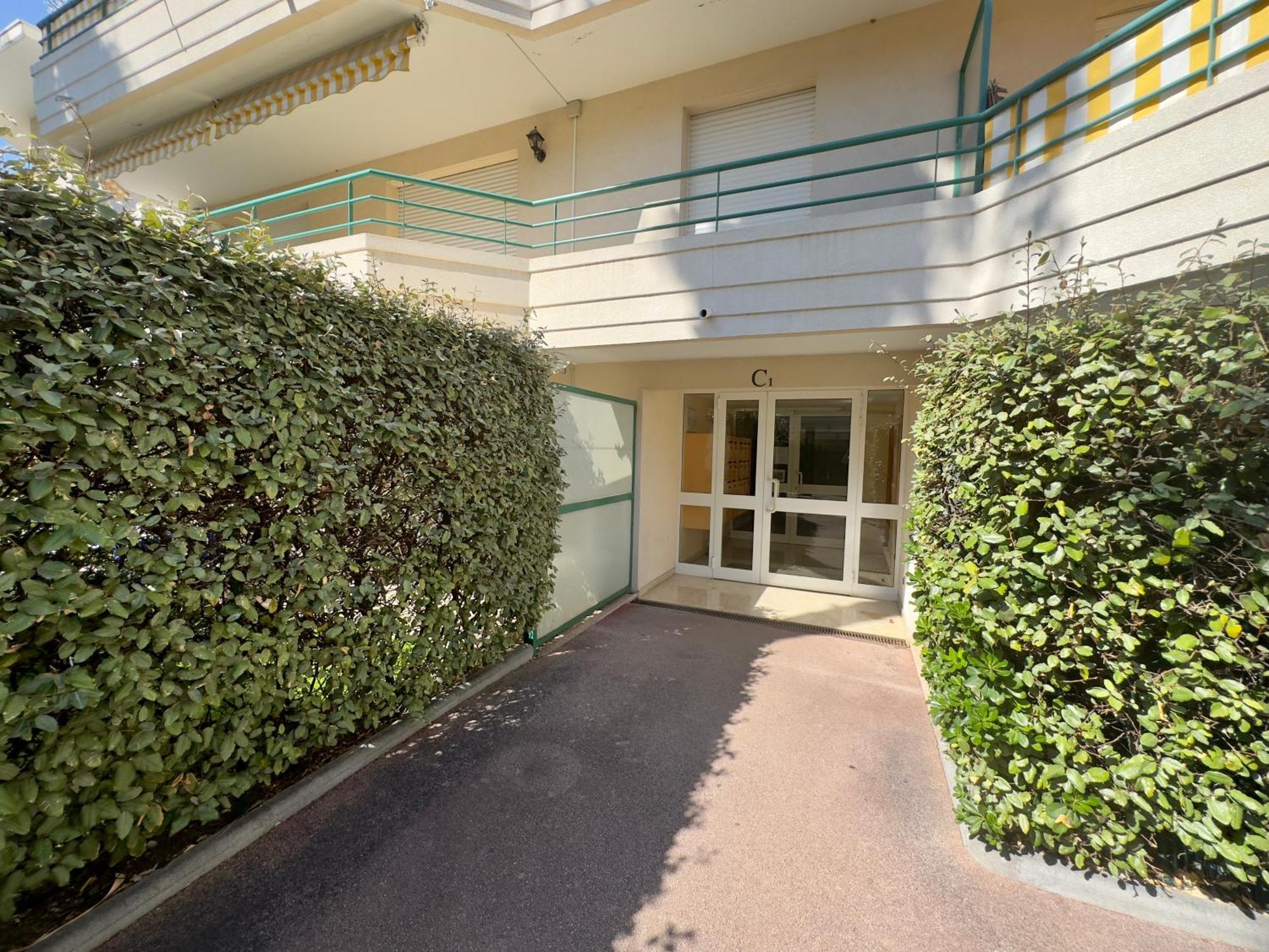 Regent Cote D'Azur Air-Conditioned, Pool, Garden & Parking Villeneuve-Loubet Exterior photo